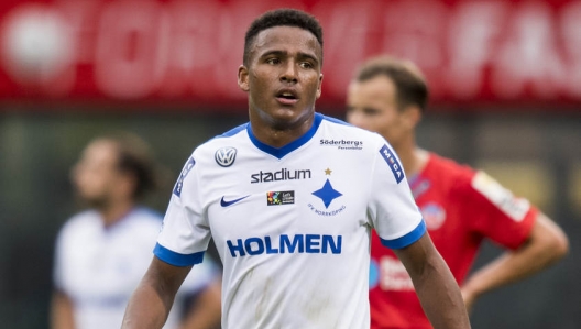 Niclas Eliasson klar för Bristol City